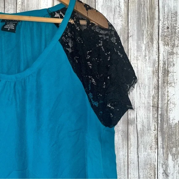 Torrid Turquoise Lace Sleeve Blouse 0X Teal Blue Georgette Top Flowy Feminine - Picture 3 of 7